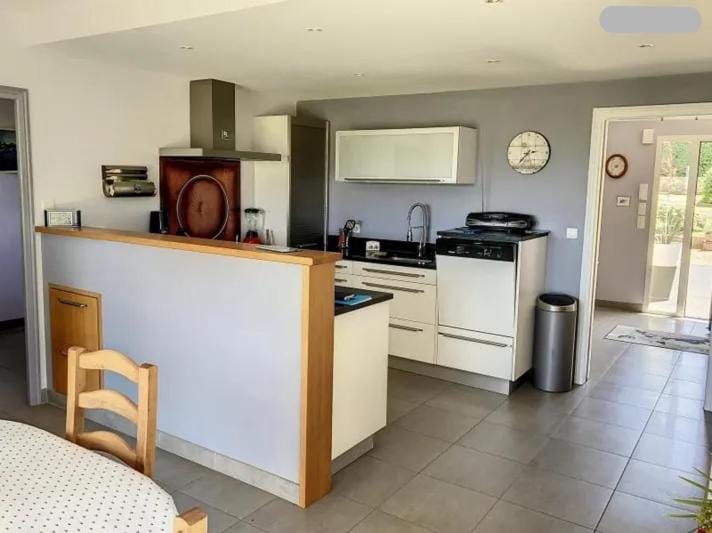 Kitchen or kitchenette, Kitchen or kitchenette