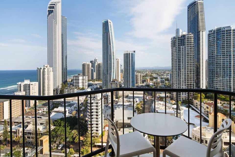 View (from property/room), Balcony/Terrace, City view, Sea view