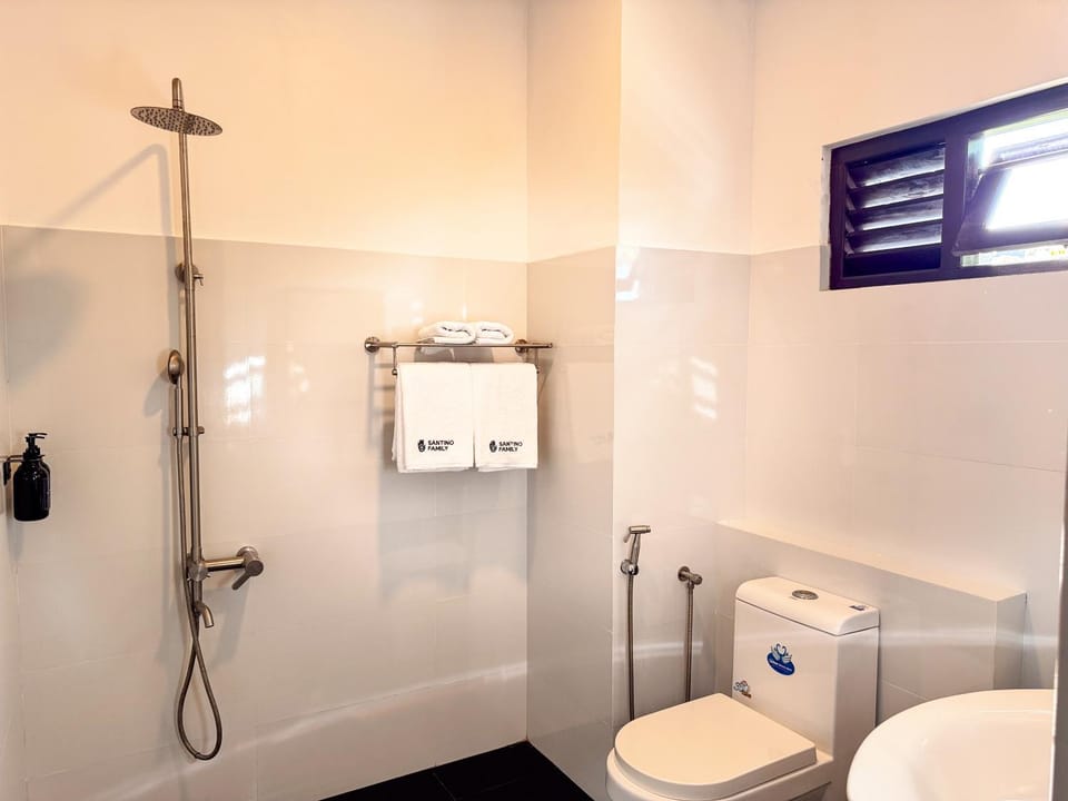 Shower, Toilet