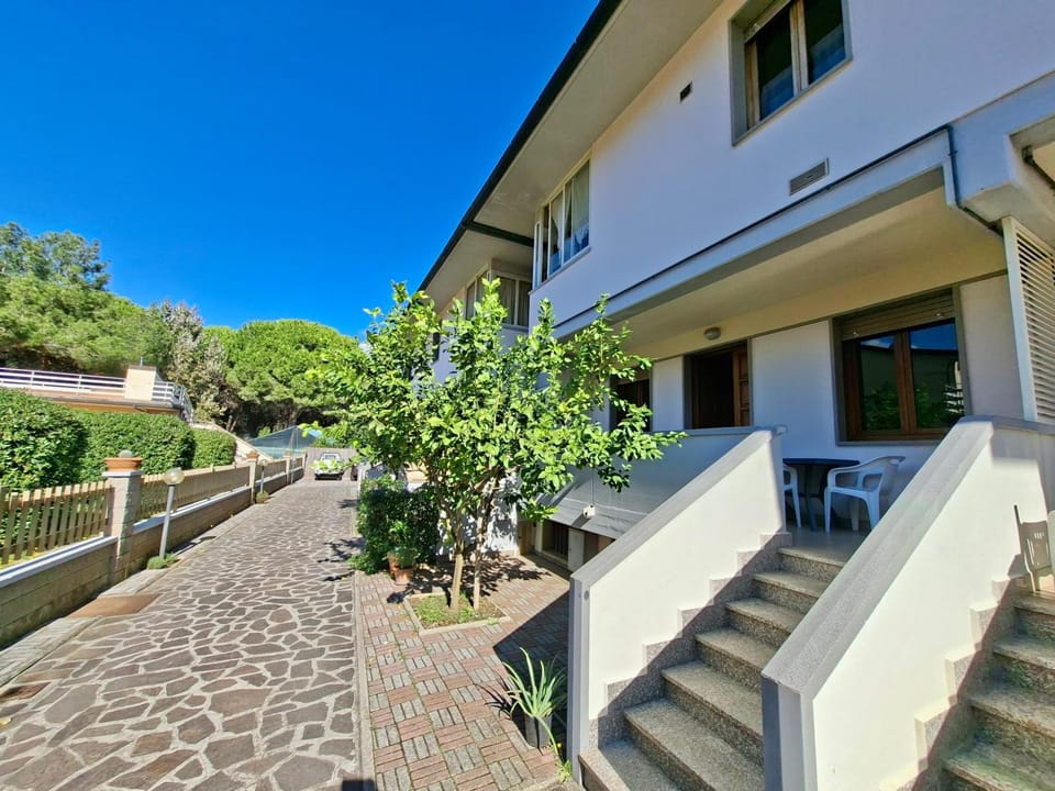 Property building, Facade/entrance