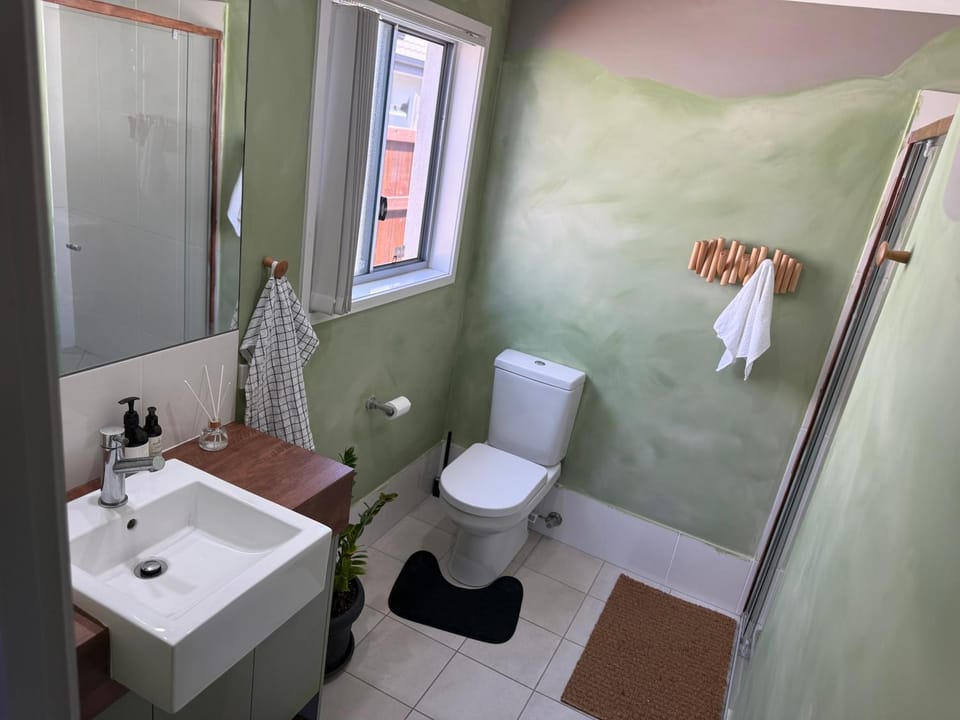 Private Master Suite with Ensuite at Mango Hill Home Vacation rental in North Lakes