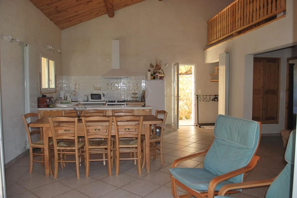 Property building, Kitchen or kitchenette, Living room