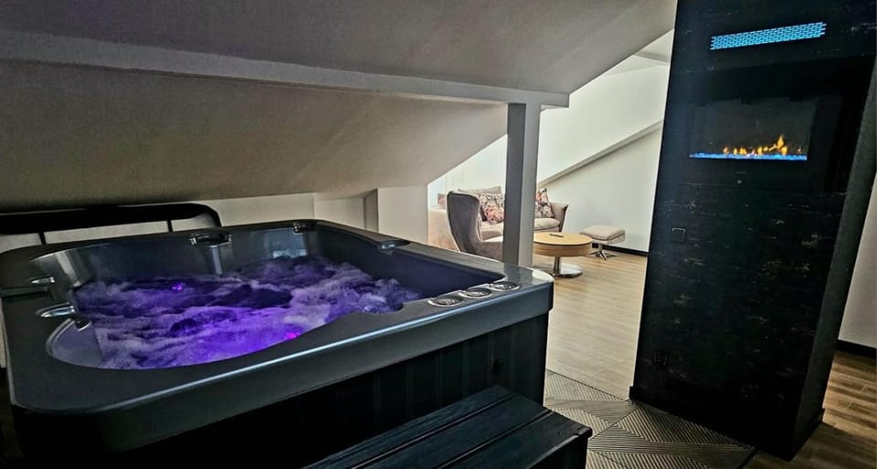 ZIBO APARTMENTS LESKO Nowoczesne apartamenty z jacuzzi i widokiem na Bieszczady Apartment in Poland