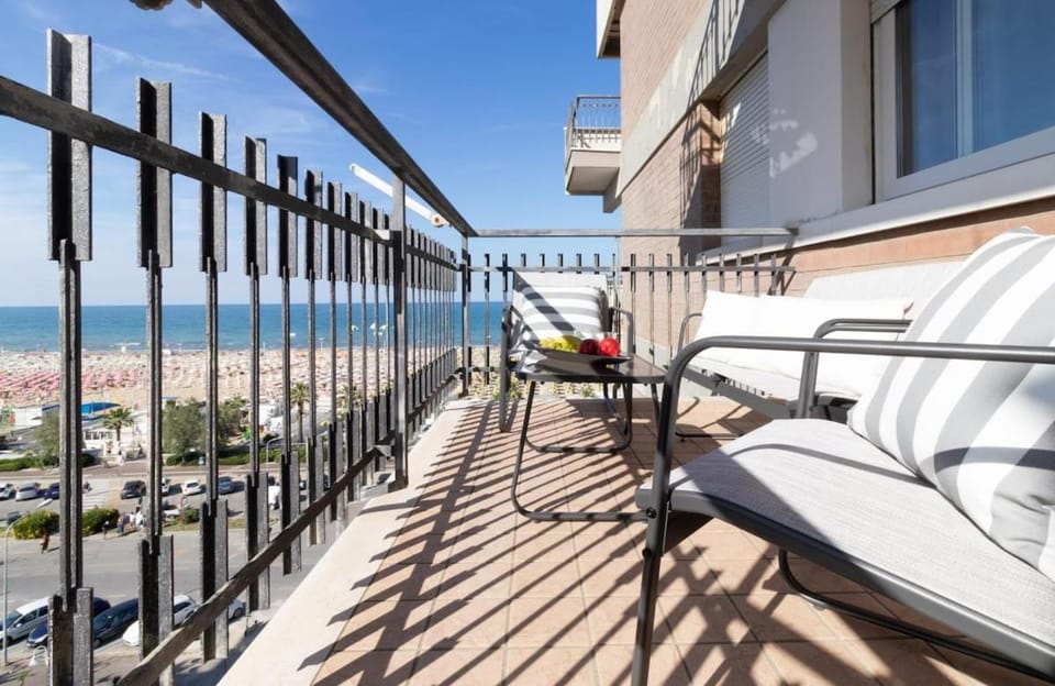 Patio, Natural landscape, View (from property/room), Balcony/Terrace, Seating area, Sea view