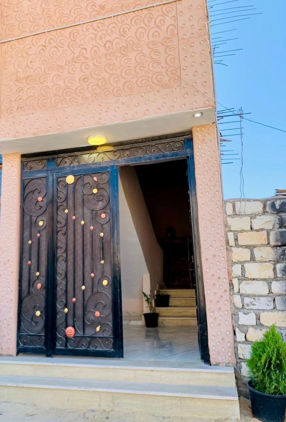 Facade/entrance