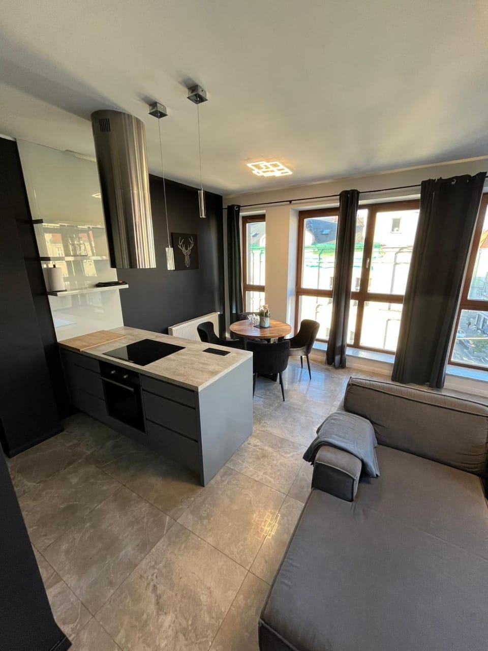 Windows to the City Stylish Apartment Apartment in Poznan