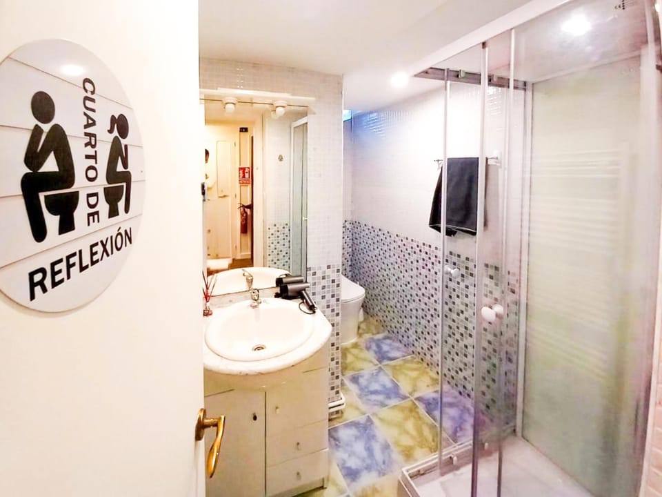 Shower, Bathroom, towels