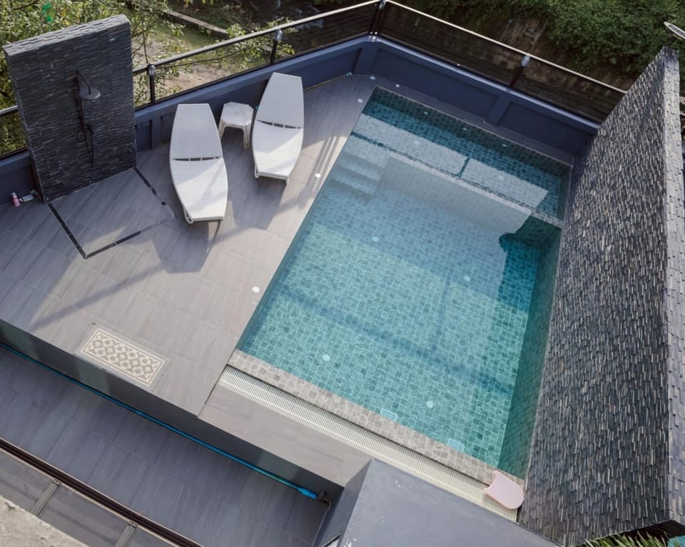 Day, Natural landscape, Pool view, Swimming pool, sunbed