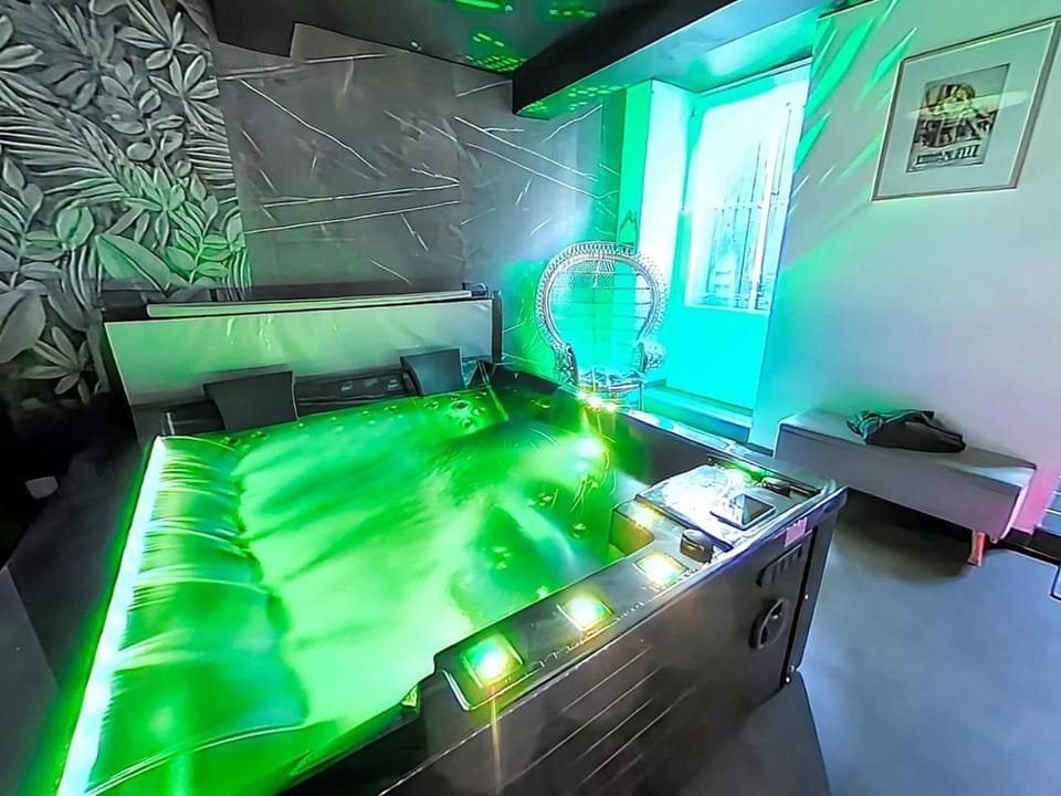 Hot Tub, Sauna, Spa and wellness centre/facilities