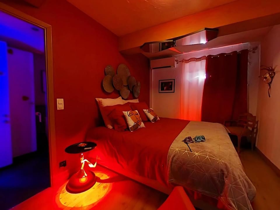 Bed, Bedroom, air conditioner