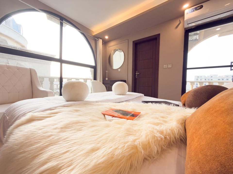 Photo of the whole room, Bedroom