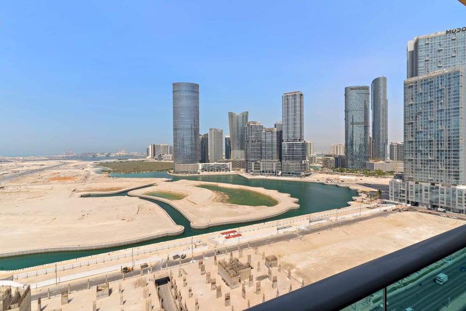 City view, Sea view