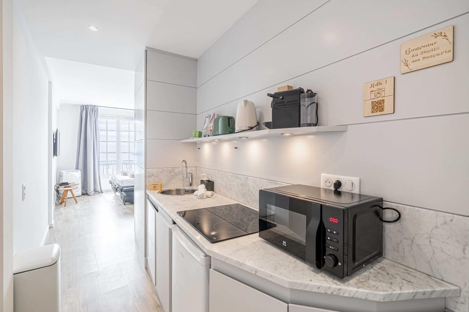 Kitchen or kitchenette, oven, stove