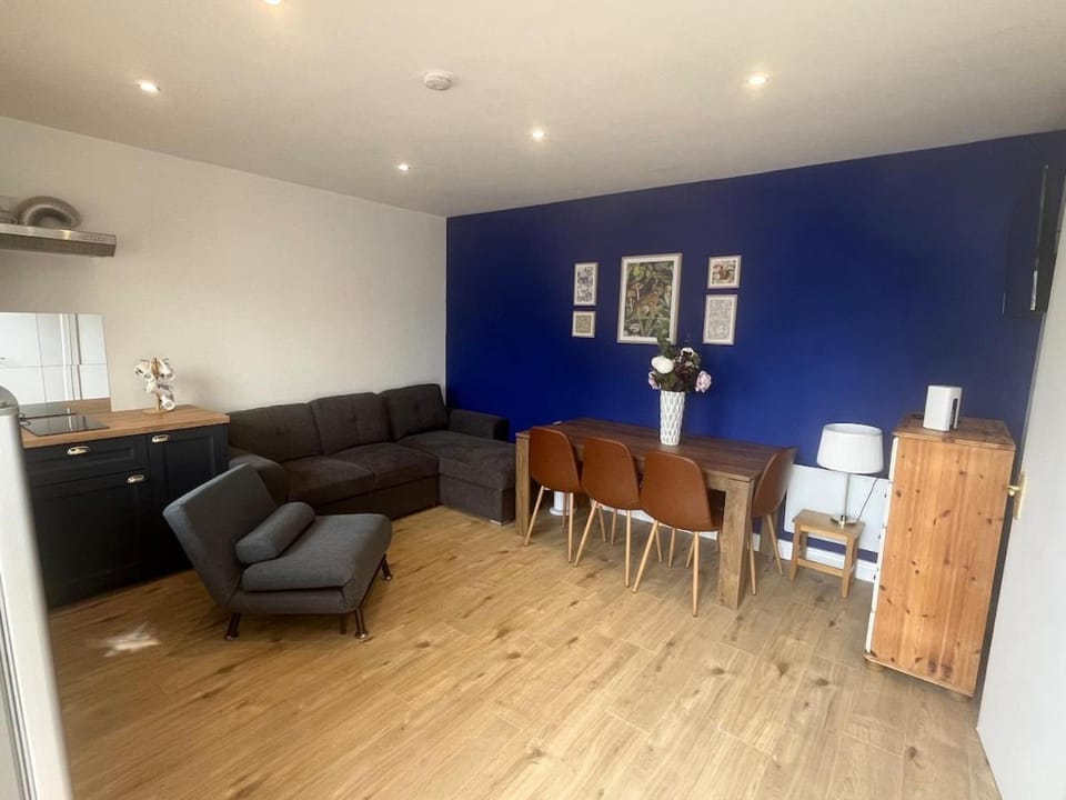 Living room, Dining area