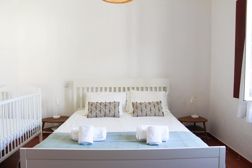 Bed, Bedroom, cot, towels
