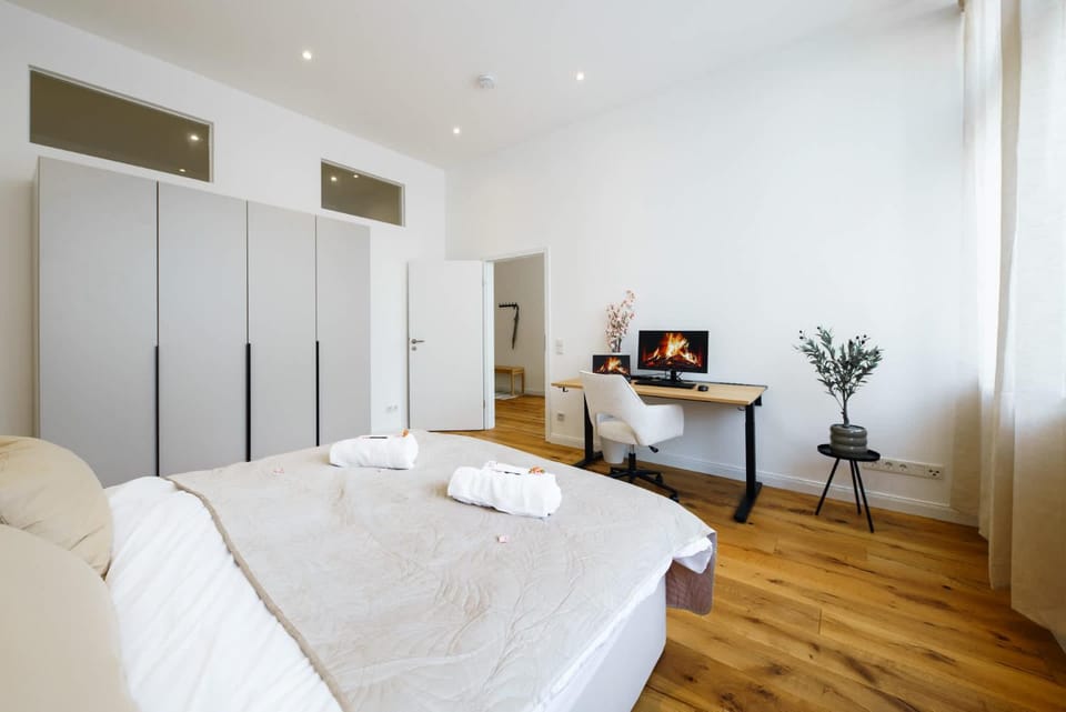 Bed, Photo of the whole room, Bedroom