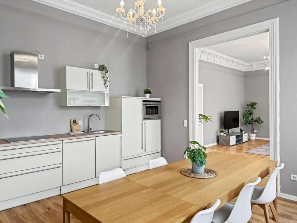 Kitchen or kitchenette, Dining area, dishwasher, microwave, oven, stove, toaster