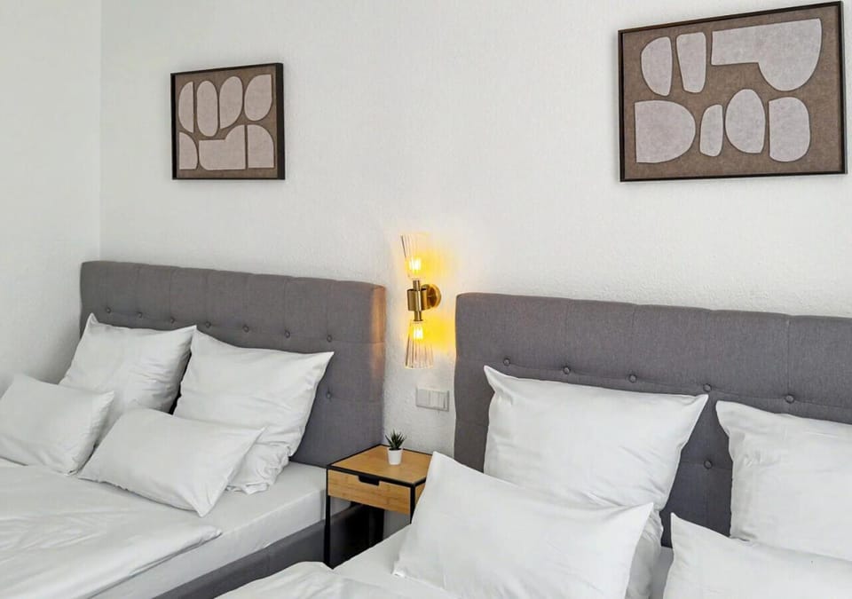 Bed, Bedroom, Family