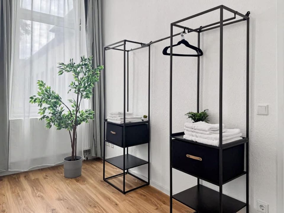 Photo of the whole room, Bedroom, wardrobe