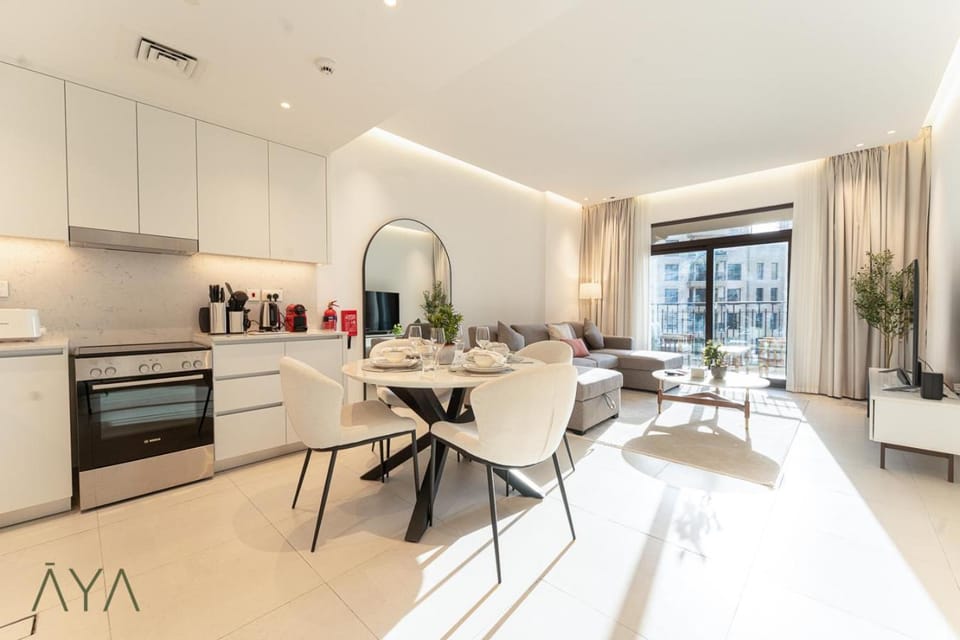 Living room, Dining area, stove, toaster