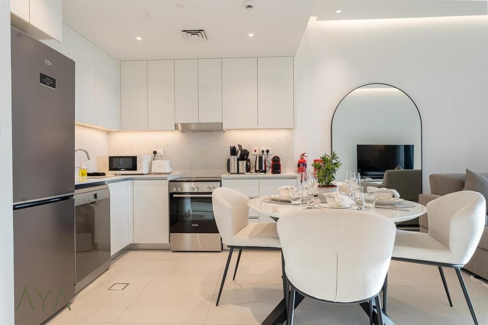 TV and multimedia, Kitchen or kitchenette, Living room, Dining area, oven, stove, toaster