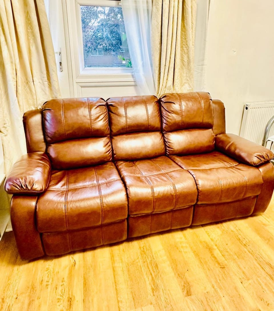 Extra king size room spacious Apartment in London
