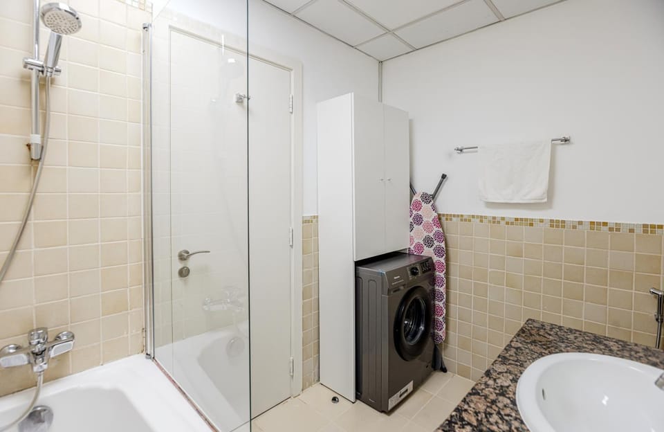 Spacious and luxurious studio with amazing marina view!Rimal ! Apartment in Dubai