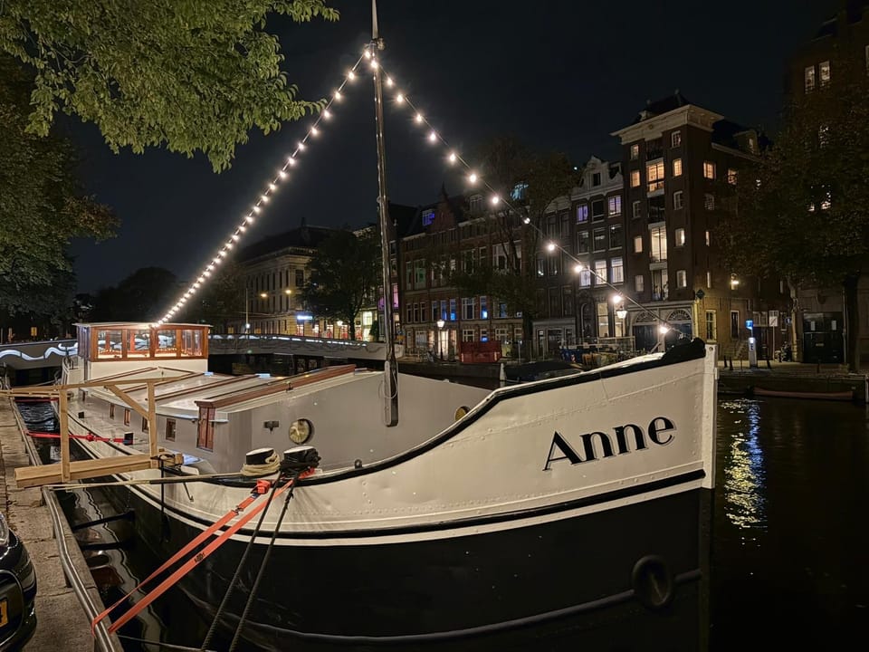 Canal Suite on Houseboat Apartment in Amsterdam