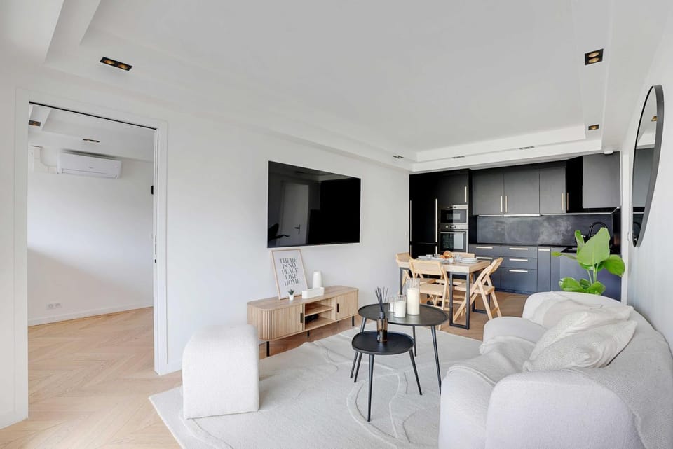 Communal lounge/ TV room, TV and multimedia, Kitchen or kitchenette, Living room, Seating area, Dining area