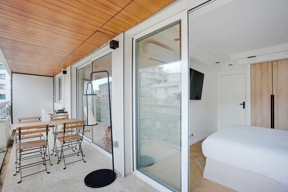 Bed, TV and multimedia, View (from property/room), Balcony/Terrace, Photo of the whole room, Dining area, Bedroom, wardrobe