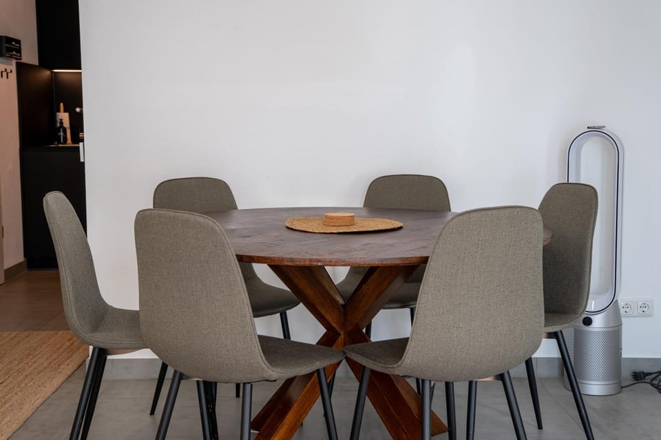 Dining area, Food