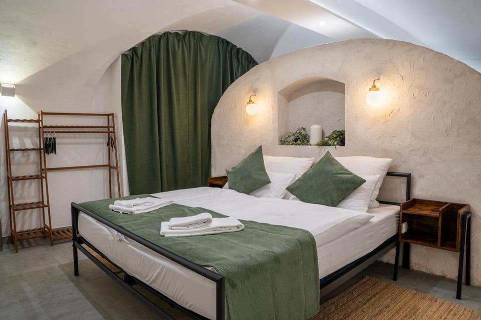 Bed, Photo of the whole room, Bedroom, towels