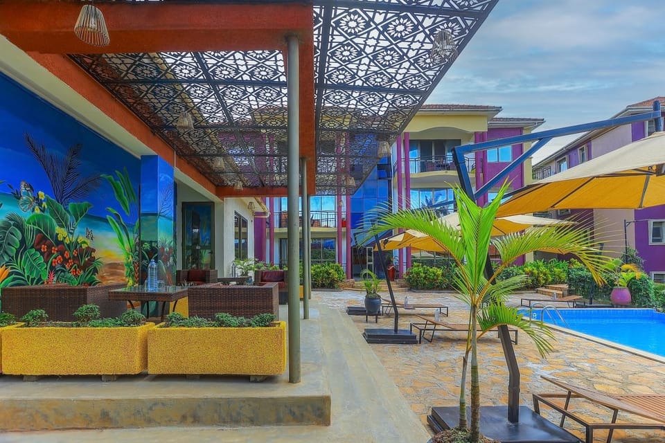 Property building, Patio, Day, Garden, Garden view, Pool view, Swimming pool, sunbed