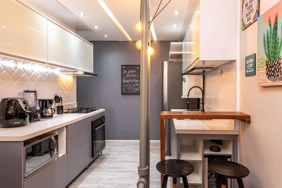Coffee/tea facilities, Kitchen or kitchenette, oven, stove