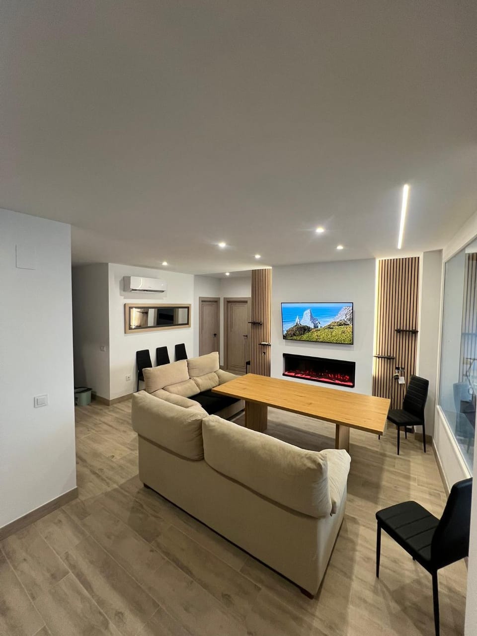 Living room, Dining area, pet friendly