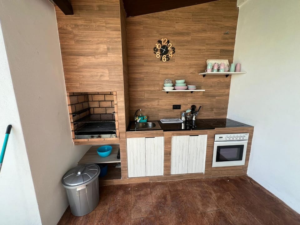Kitchen or kitchenette, oven, pet friendly, stove, toaster