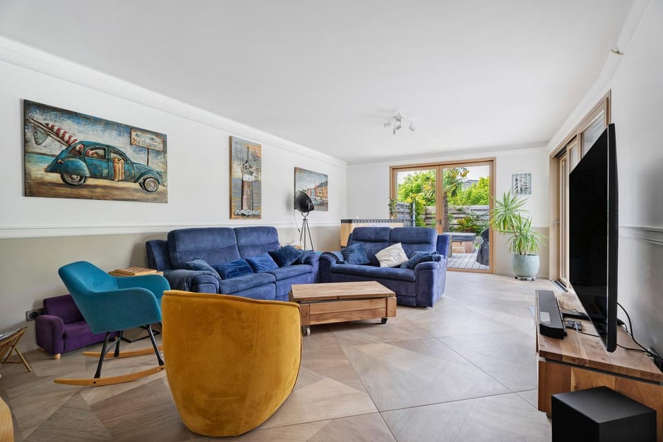 Property building, Living room