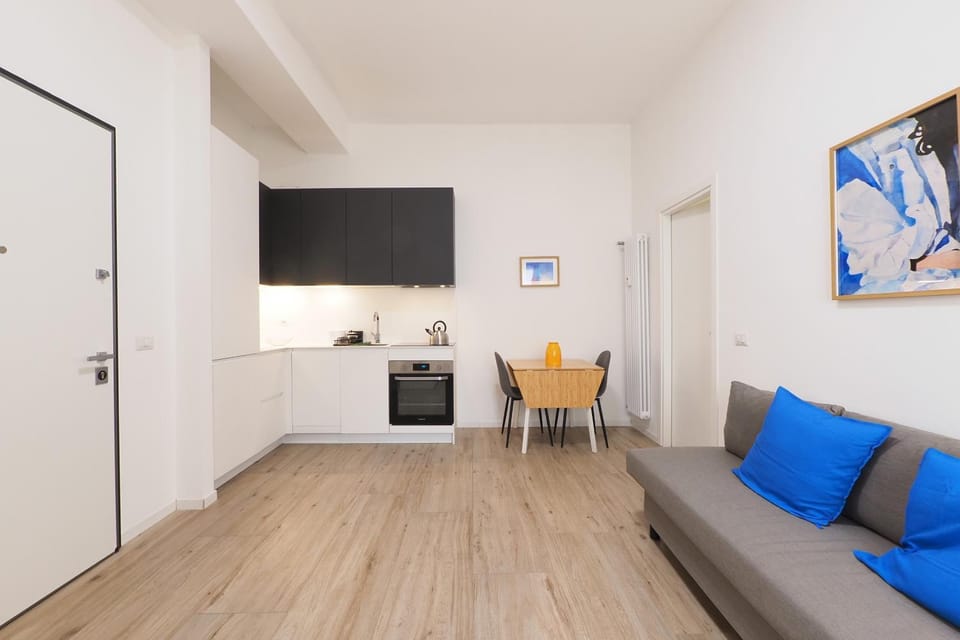 TV and multimedia, Kitchen or kitchenette, Living room, Dining area, oven, stove