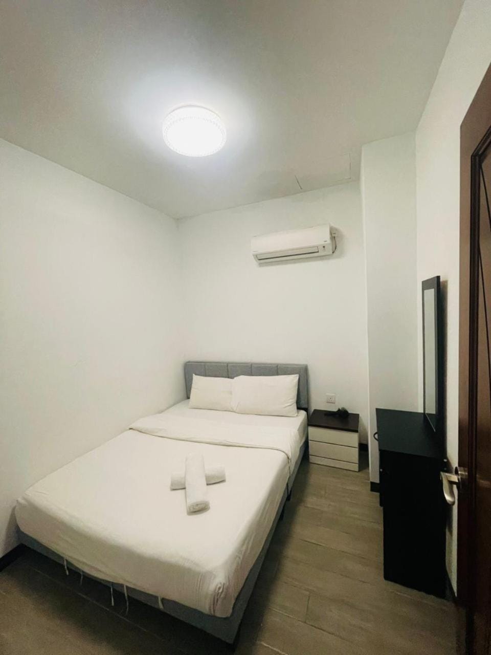 Bedroom, air conditioner
