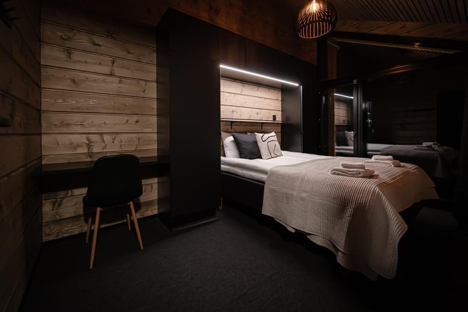 Bed, Night, Bedroom, heating, internet, towels, wardrobe