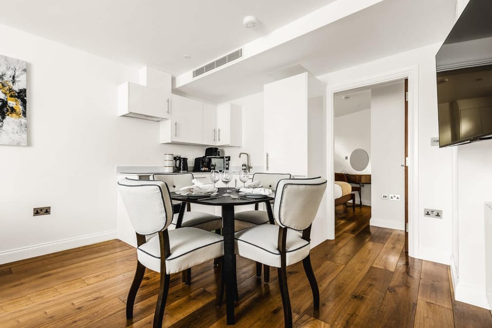 Stylish Apartment Close to Hyde Park AC Apartment in City of Westminster