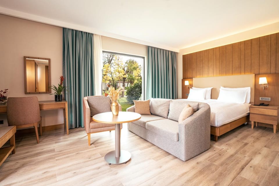 Bed, Seating area