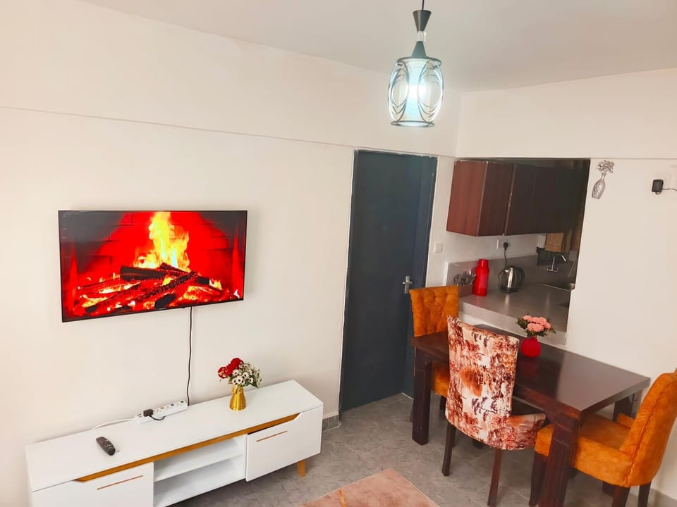 TV and multimedia, Kitchen or kitchenette, Living room, Dining area