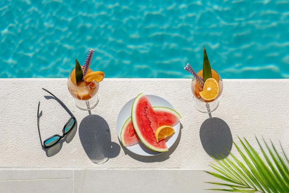 Day, Food and drinks, Food, Pool view, Swimming pool, sunbed