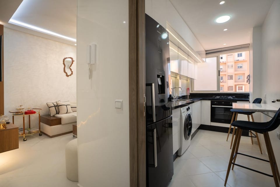 Kitchen or kitchenette, Living room, Seating area, Dining area, oven, stove