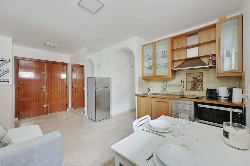 Kitchen or kitchenette, oven, stove