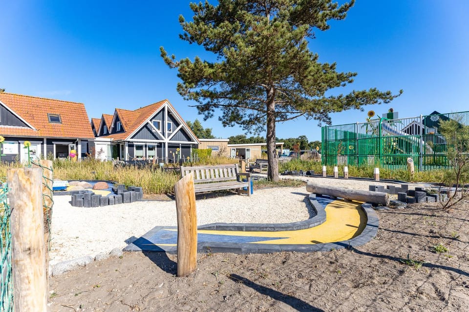 Zonnedorp Kavel 10 Renesse | Villa near the Beach & with Spacious Garden House in Noordwelle