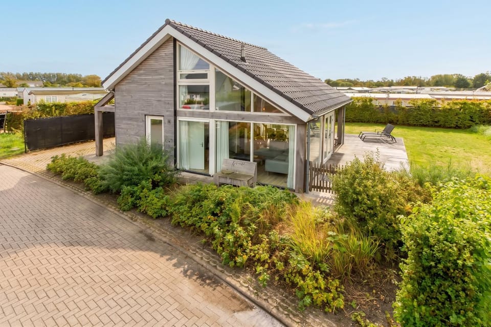 Zonnedorp Kavel 10 Renesse | Villa near the Beach & with Spacious Garden House in Noordwelle