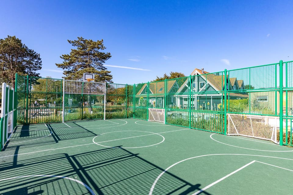 Zonnedorp Kavel 10 Renesse | Villa near the Beach & with Spacious Garden House in Noordwelle