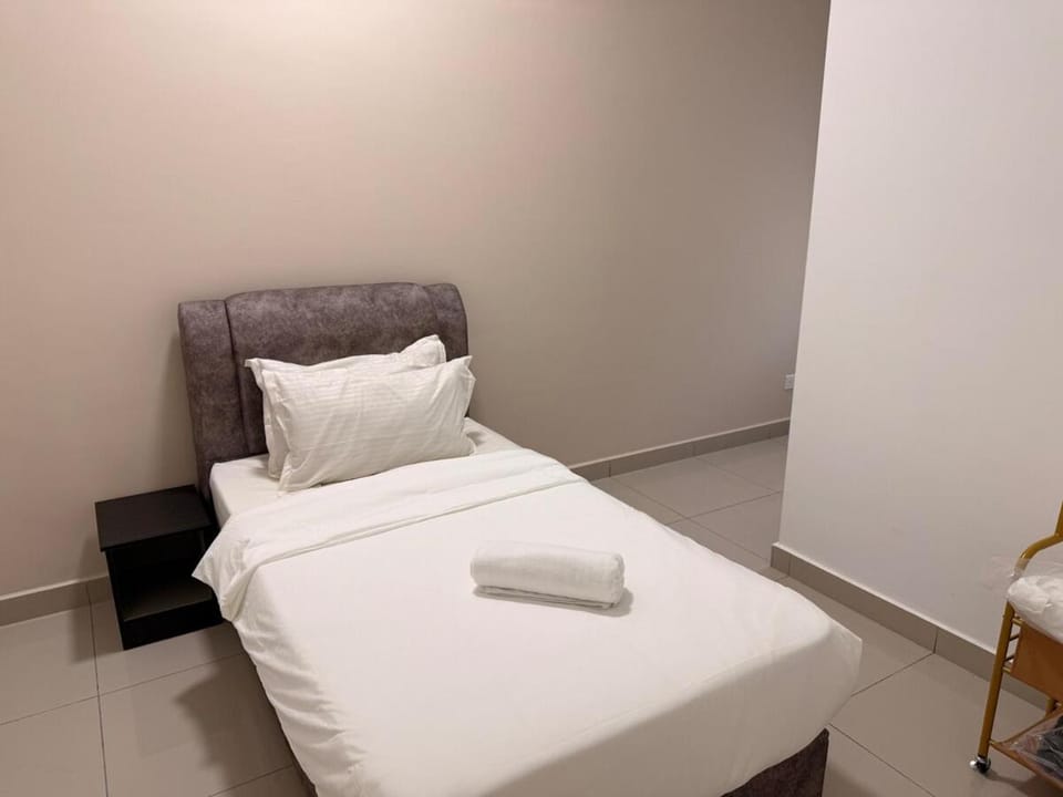 Kajang KL 10Pax Landed Home Karaoke Netflix Long Stay House in Negeri Sembilan, Malaysia